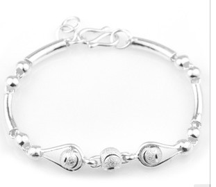 Fashionable silver bracelet